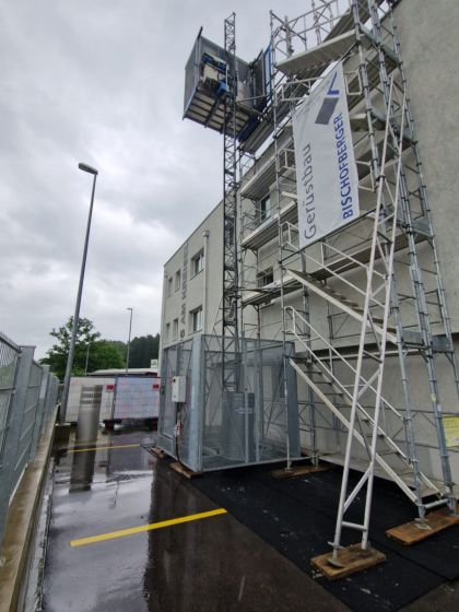 Zuzwil, St. Gallen / Fassadenaufzug MBA 800 - mieten 