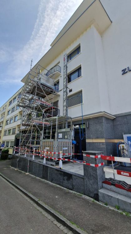 Binningen, Basel / Fassadenlift MBC 1000 - mieten