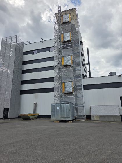 Schaan, Fürstentum Liechtenstein / Provisorischer Lift MBA 2000 - mieten